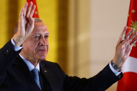 Επιμένει ο Ερντογάν στην ανορθόδοξη νομισματική πολιτική, δεν αλλάζει στάση στο σουηδικό