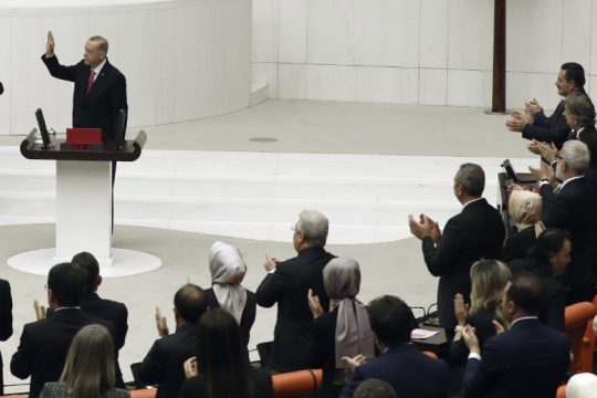 Η «Λέσχη των Επιτηδείων»