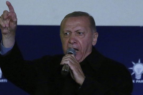 Νέες φωτιές «ανάβει» στη Σουηδία το κάψιμο σελίδων του Κορανίου από Ιρακινό