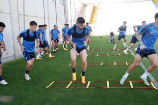Με νέα πρόσωπα η Εθνική και ανησυχία για Μπακασέτα