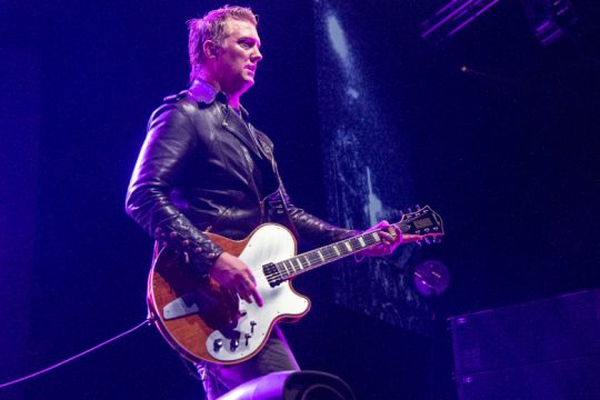 Ο Josh Homme μιλά για τη μάχη του με τον καρκίνο