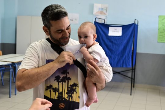 Ξεχωριστοί «πρωταγωνιστές» στα εκλογικά τμήματα