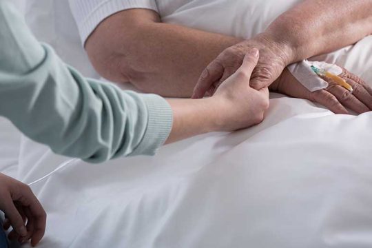 Δικαίωμα στον αξιοπρεπή θάνατο σε μια Ελλάδα με υγεία που νοσεί