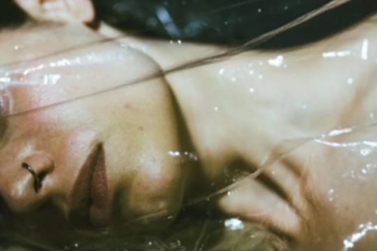 «Κυνήγι Μαγισσών»: Ένα έργο για τις οροθετικές γυναίκες που διαπομπεύτηκαν, στο θέατρο Αλκμήνη