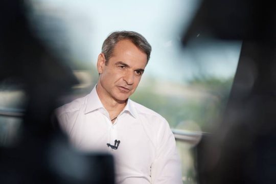 Κατανοεί την ακρίβεια, αλλά απορρίπτει ακόμη και τους ελέγχους για αισχροκέρδεια
