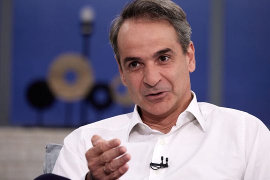 Αισθάνεται παντοδύναμος στο εσωτερικό της Ν.Δ.