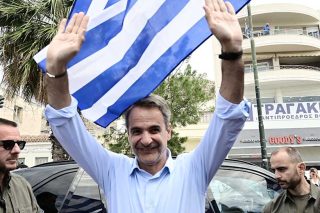 Γιάννης κερνά και Γιάννης πίνει