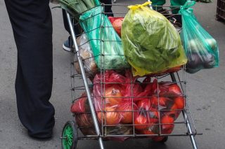 Γιατί ακριβαίνουν τα τρόφιμα ενώ μειώνεται ο πληθωρισμός