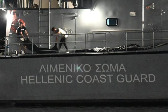 Τώρα το Λιμενικό μιλάει για σκοινί που δόθηκε στους πρόσφυγες