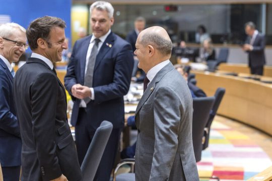 «Σκληρή γραμμή» στο μεταναστευτικό θέλουν 14