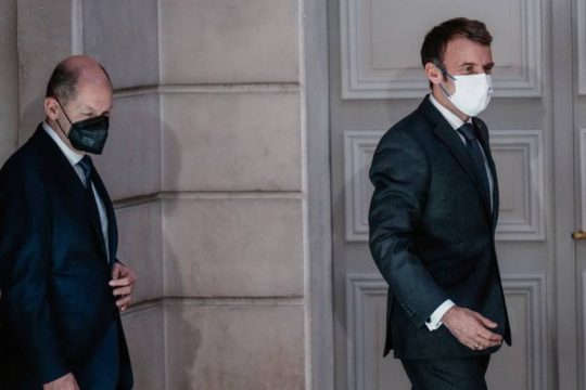 Νέες εκλογές σε δήμους του βορείου Κοσόβου ζήτησαν Μακρόν και Σολτς
