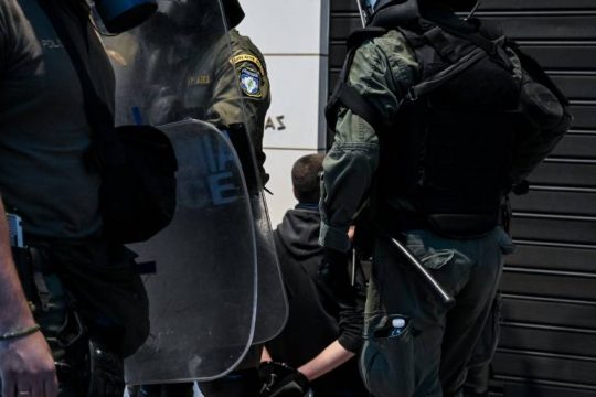 Διαμαρτυρία για τους 19 συλληφθέντες από τη μαζική πορεία για τους νεκρούς πρόσφυγες