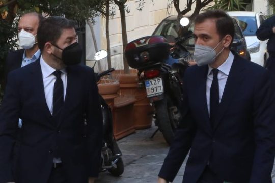 Αποκάλυψη για εμπλοκή Μάντζου με fund, που «κυνηγά» δανειολήπτη για στεγαστικό