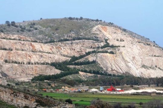 Νέα παράταση-ντροπή για τη λειτουργία των λατομείων Αράξου