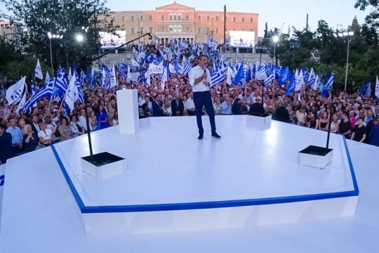 Τελευταία προεκλογική «πρόβα» με έπαρση και αλαζονεία