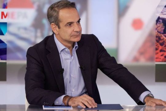 Συνεχίζει το «κρυφτούλι» με σκοπό μια «άνετη» τετραετία