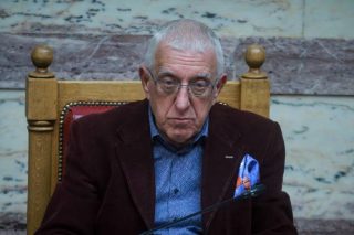 Πυρά ΟΕΝΓΕ κατά Κακλαμάνη για ωμό κυνισμό με τις δηλώσεις για τον αστυνομικό