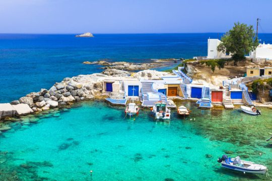 Η ακρίβεια γκρέμισε τουριστικά κάστρα
