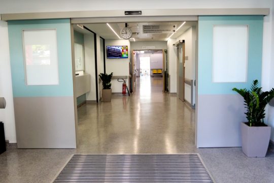 ΕΣΥ σε κατάρρευση: Περίμενε 24 ώρες διασωληνωμένη στη Λέρο