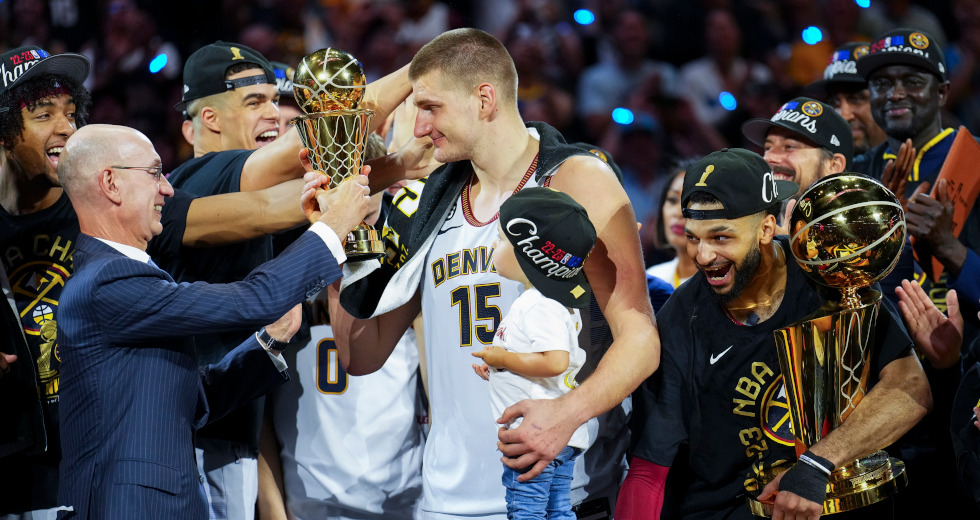 Πρωταθλητές του NBA οι Νάγκετς του απίστευτου Γιόκιτς