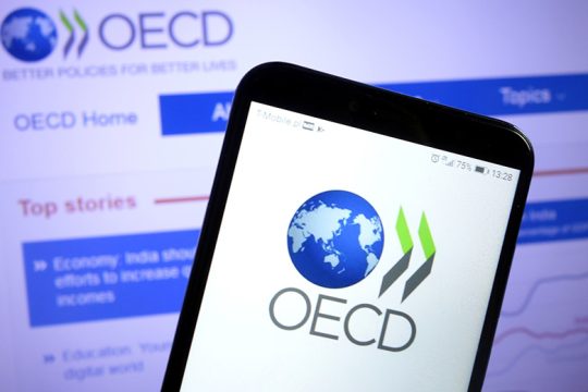 «Ισχυρή ανάπτυξη» στο… μισό της περσινής