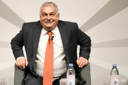 «Απαράδεκτη» για τον ακροδεξιό Β. Όρμπαν η χθεσινή συμφωνία για το μεταναστευτικό