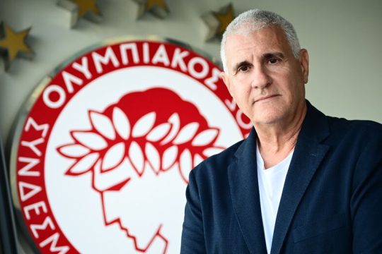 Πρώτα ο προπονητής και μετά οι παίκτες