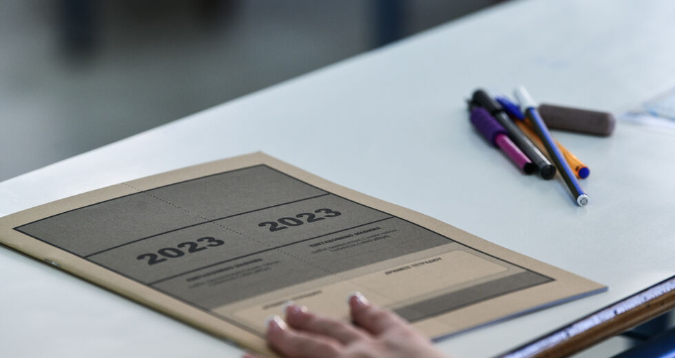 Εισαγγελέας για το σκονάκι με «κοριό» στις πανελλαδικές