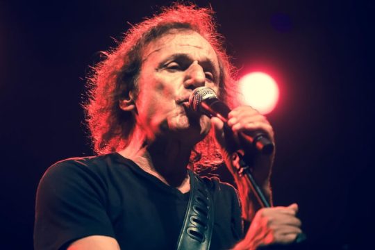 Πέντε λόγοι για να πάμε στον Βασίλη Παπακωνσταντίνου