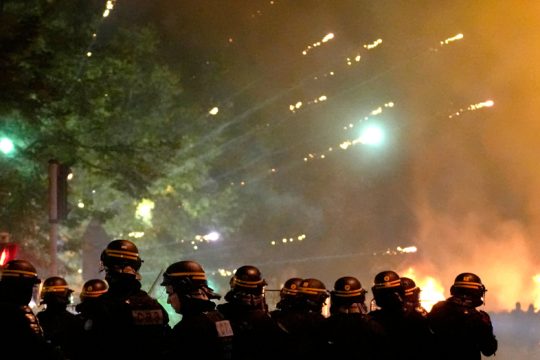 Συγκρούσεις και καταστολή στις πανεθνικές διαμαρτυρίες για το φόνο 17χρονου στη Γαλλία