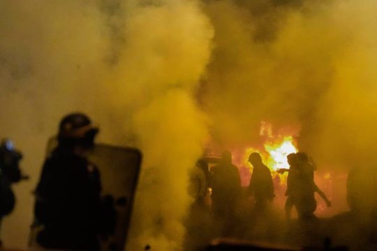 Δίωξη για ανθρωποκτονία από πρόθεση στον αστυνομικό που πυροβόλησε τον 17χρονο στη Γαλλία