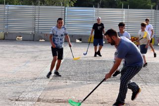 Οχυρό από λαμαρίνες η πλατεία Πρωτομαγιάς