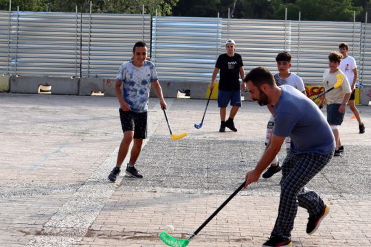 Οχυρό από λαμαρίνες η πλατεία Πρωτομαγιάς