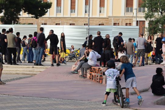 Συνεχίζονται οι κινητοποιήσεις στην «πολιορκημένη» πλατεία Πρωτομαγιάς