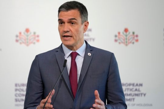 Η ισπανική Δεξιά… φοβάται τα ντιμπέιτ