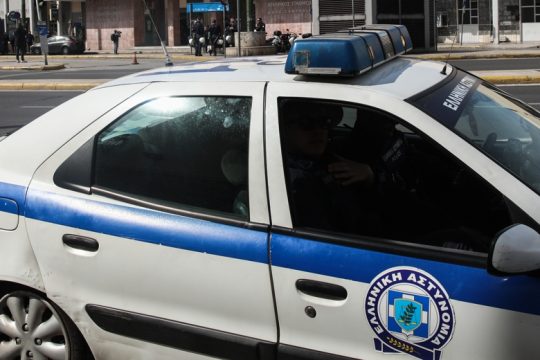 Δύο αστυνομικοί στο νέο κύκλωμα παράνομων ελληνοποιήσεων – Πώς λειτουργούσε