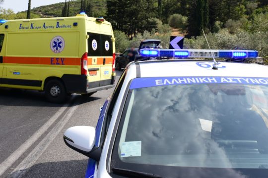 Νεκρός 79χρονος: μπήκε ανάποδα στην εθνική, συγκρούστηκε με όχημα της ΕΛΑΣ