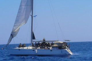 Συλλήψεις τεσσάρων ατόμων ως διακινητές μεταναστών με το ιστιοφόρο στο Ταίναρο