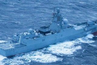 Ρωσικό πολεμικό διέσωσε τους 68 πρόσφυγες στην Κάλυμνο