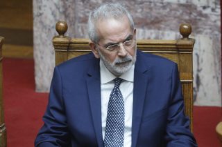 Μέχρι και ο κ. Σαρμάς τούς φταίει!