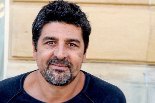 «Οι πολιτικοί αντιμετωπίζουν τους πολίτες ως καταναλωτές»