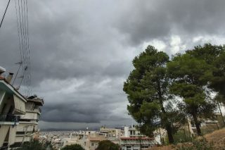 Φθινοπωρινός ο καιρός σήμερα με βροχές και μικρή πτώση της θερμοκρασίας