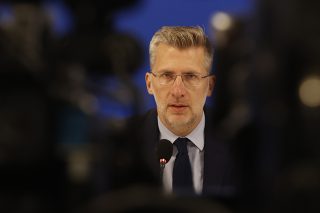 Κατασκευάζουν «εσωτερικούς εχθρούς» για να ψαρέψουν ψήφους από τα ακροδεξιά της Ν.Δ.