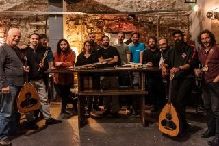 Η ιστορική συνάντηση δύο αμεσοδημοκρατικών μουσικών σχημάτων