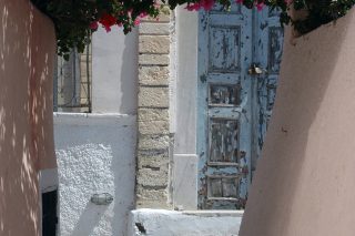 Αντίδοτο στην αποπνικτική μονοτονία της κάλπης