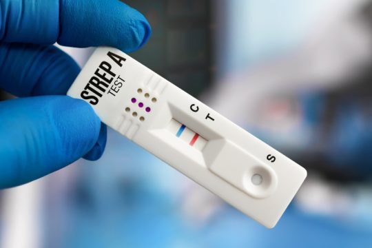 Οδηγίες ΠΙΣ για τεστ στρεπτόκοκκου: να γίνονται από εξειδικευμένο λειτουργό υγείας
