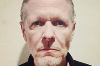 Swans: Η μουσική «παραφωνία» του Michael Gira και τα ηχεία που… θα τρίζουν στο θέατρο Βράχων