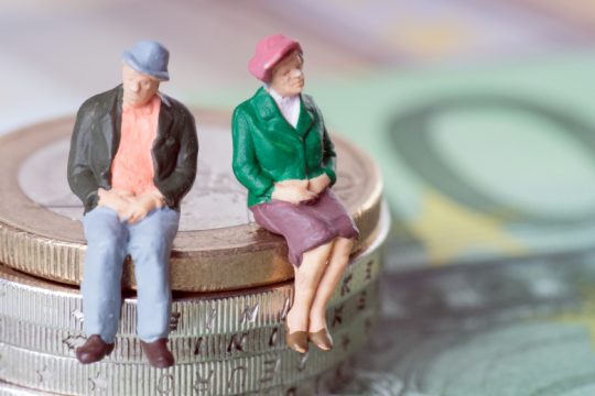 Οι συνταξιούχοι εκπαιδευτικοί ρωτούν τα κόμματα που ζητούν την ψήφο τους