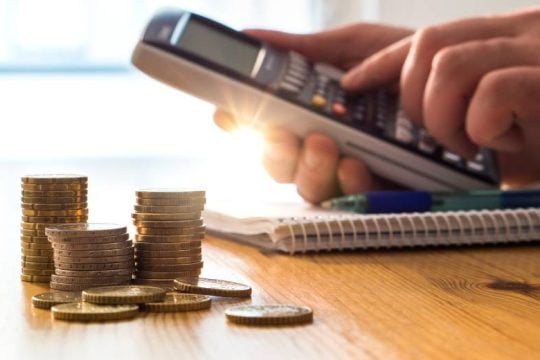 Εξηγήσεις για τα υπερβάλλοντα έσοδα από έμμεσους φόρους ζητά ο ΣΥΡΙΖΑ