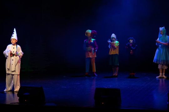 Κι όποιος ξαναπιάσει ασπίδα, στον ποπό να βγάλει αγκίδα